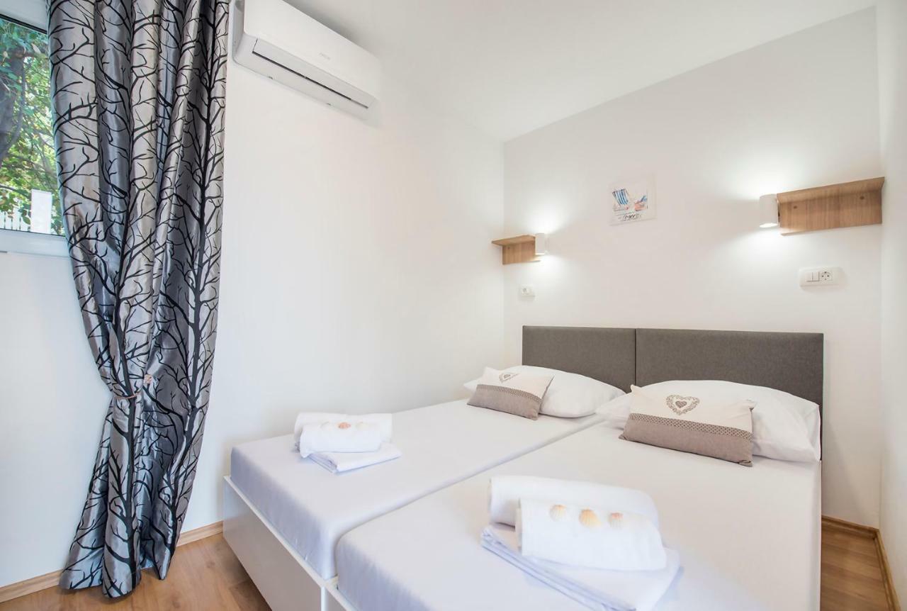 Mediteran Travel Mobile Homes Trogir - Ciovo Arbanija Екстериор снимка