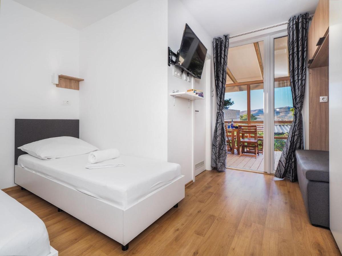 Mediteran Travel Mobile Homes Trogir - Ciovo Arbanija Екстериор снимка
