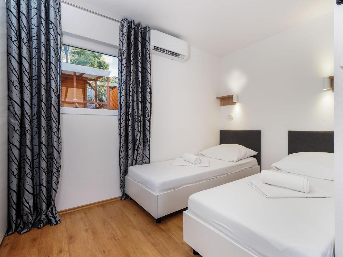 Mediteran Travel Mobile Homes Trogir - Ciovo Arbanija Екстериор снимка